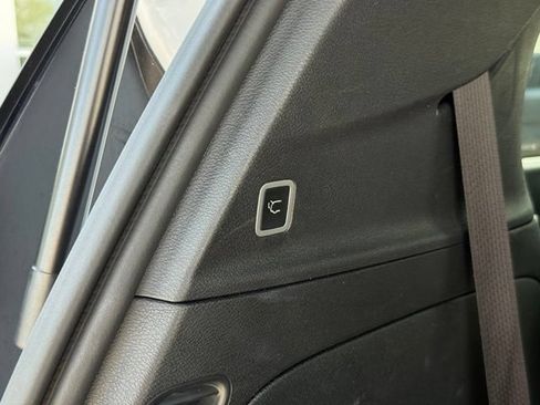 Used 2025 Chrysler Pacifica Limited FWD image 48