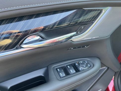 Used 2024 Cadillac XT6 Premium Luxury w/ LPO, Floor Liner Package FWD image 10