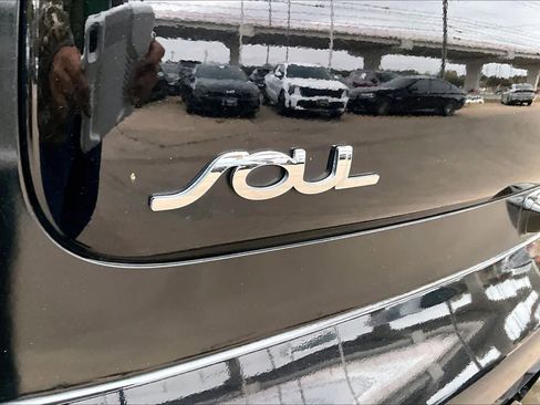 Used 2019 Kia Soul image 28