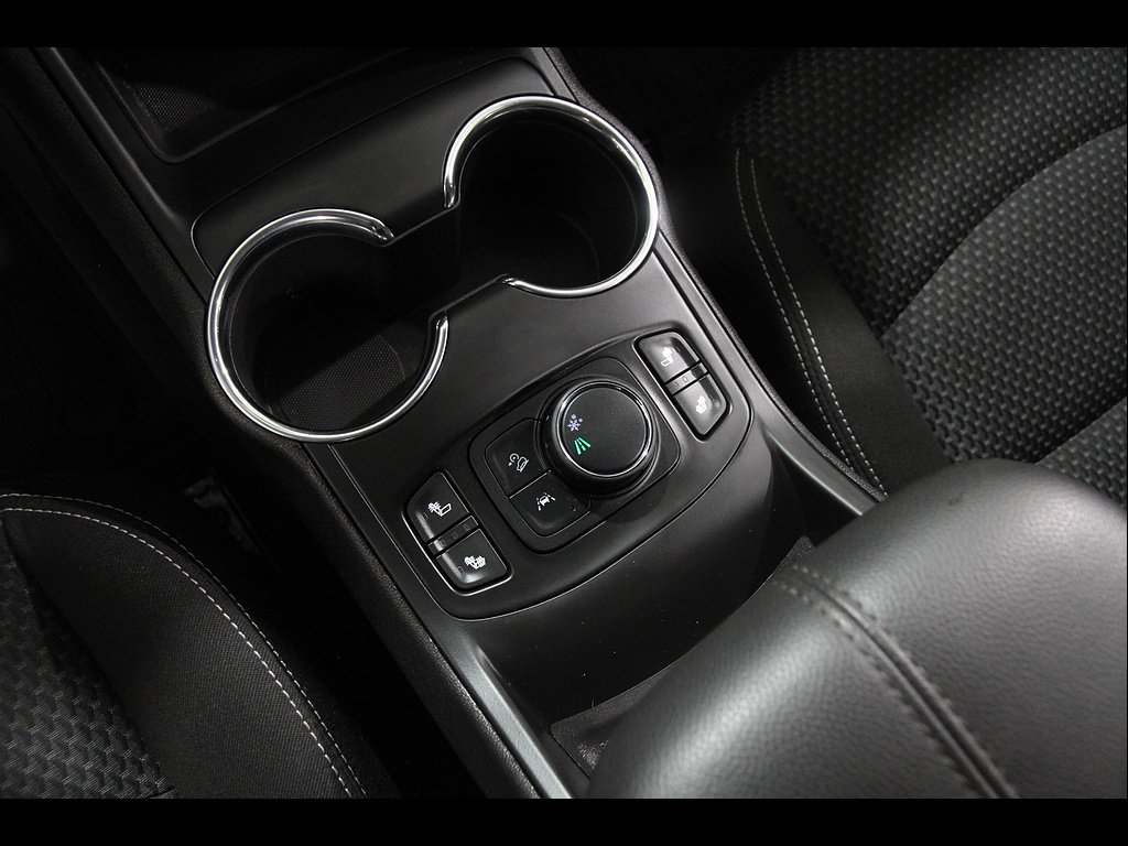 Used 2023 GMC Terrain SLE w/ Driver Convenience Package FWD image 15
