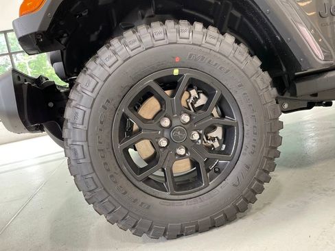 New 2025 Jeep Gladiator Willys image 7