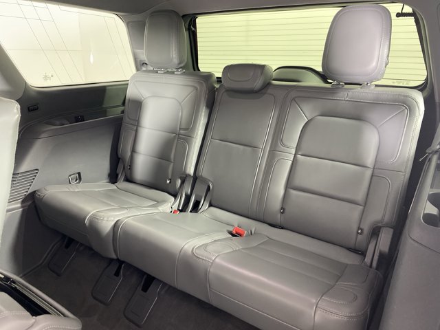 Used 2021 Lincoln Navigator Reserve w/ Luxury Package AWD/4WD image 33
