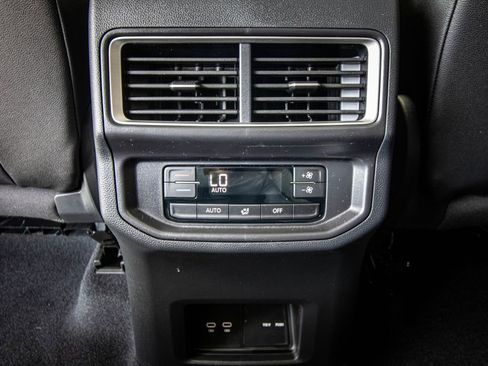 New 2026 Volkswagen Atlas SE FWD image 31