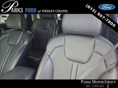 Used 2025 Kia Sorento EX w/ Panoramic Sunroof Package image 21