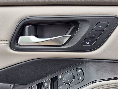 New 2025 Nissan Rogue SL w/ Tech Package image 16