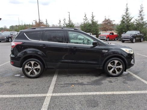 Used 2017 Ford Escape SE w/ SE Leather Comfort Package image 4