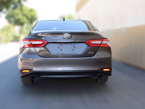Used 2018 Toyota Camry XLE image 2