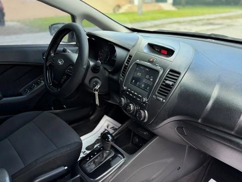 Used 2017 Kia Forte S image 7