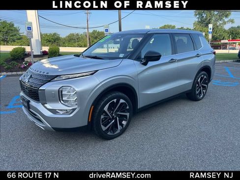 Used 2022 Mitsubishi Outlander SE AWD/4WD image 2