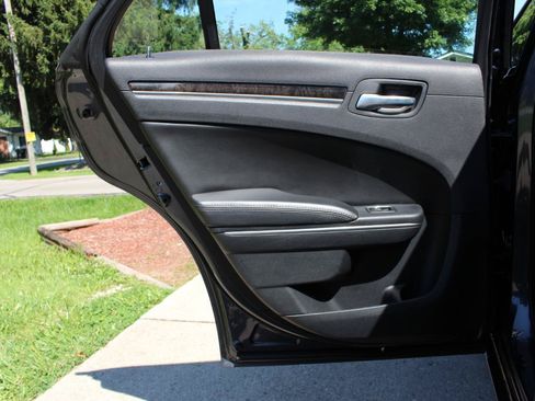Used 2016 Chrysler 300 C AWD/4WD image 34
