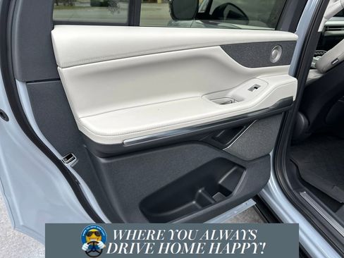 New 2025 Lincoln Navigator L Reserve image 24