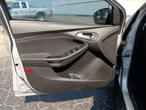 Used 2015 Ford Focus SE FWD image 25