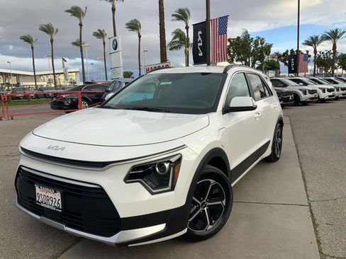 Certified 2024 Kia Niro EX FWD image 1