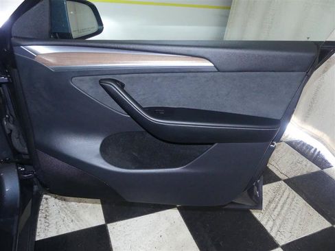 Used 2023 Tesla Model Y AWD image 23