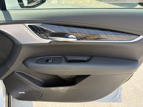 Certified 2025 Cadillac XT6 Premium Luxury FWD image 15