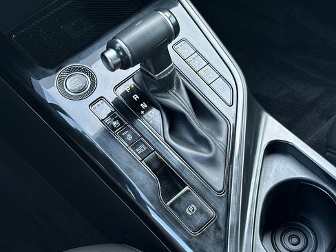 Used 2024 Kia Niro SX image 22