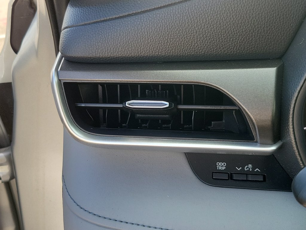 Used 2023 Toyota Highlander L FWD image 32