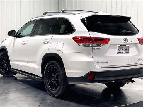 Used 2018 Toyota Highlander XLE AWD/4WD image 12