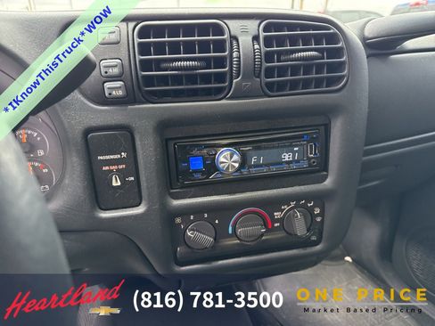 Used 2000 Chevrolet S10 Pickup LS w/ Preferred Equipment Group image 40