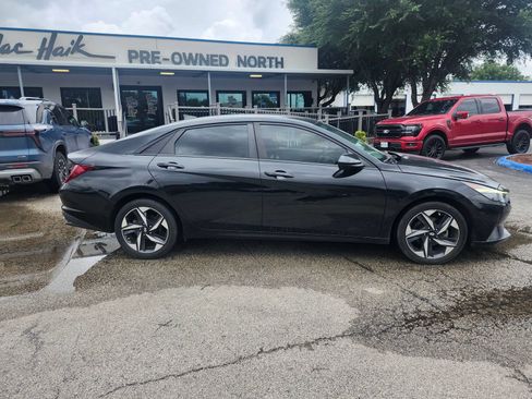 Used 2023 Hyundai Elantra SEL w/ Convenience Package FWD image 2