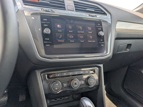 Used 2019 Volkswagen Tiguan SE w/ Panoramic Sunroof Package FWD image 18