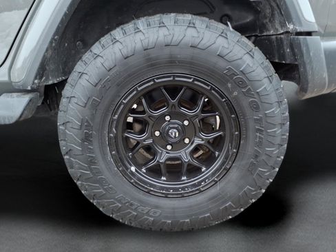 Used 2020 Jeep Wrangler Unlimited Sahara w/ Dual Top Group image 9