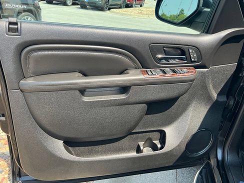 Used 2014 GMC Yukon Denali AWD/4WD image 16