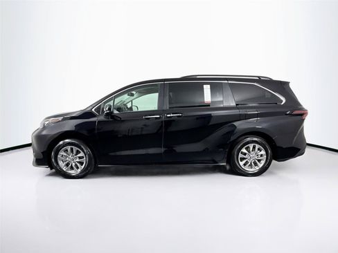 Certified 2026 Toyota Sienna XLE FWD image 14