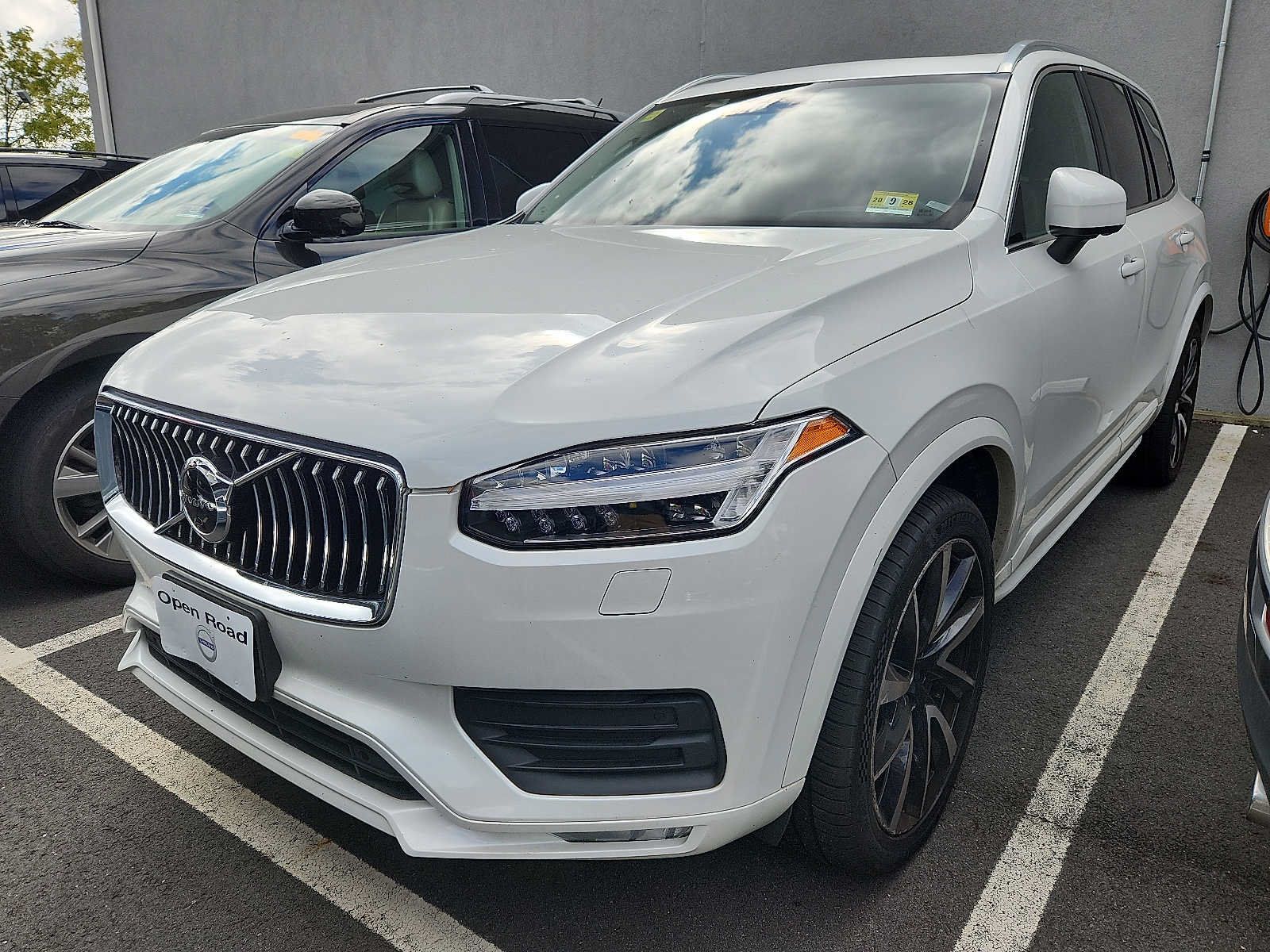 Used 2020 Volvo XC90 T6 Momentum AWD/4WD image 2