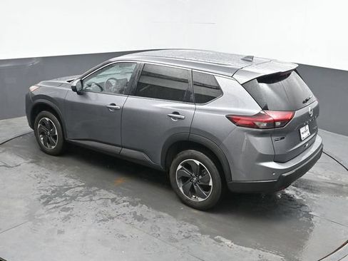 Used 2024 Nissan Rogue SV AWD/4WD image 32