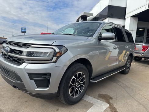 Used 2023 Ford Expedition Max XLT image 5