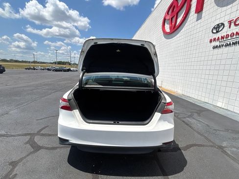 Used 2019 Toyota Camry LE FWD image 27