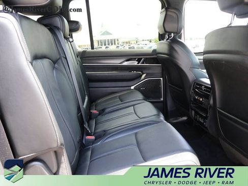 Used 2024 Jeep Wagoneer Series II w/ Flexible Seating Group RWD image 12