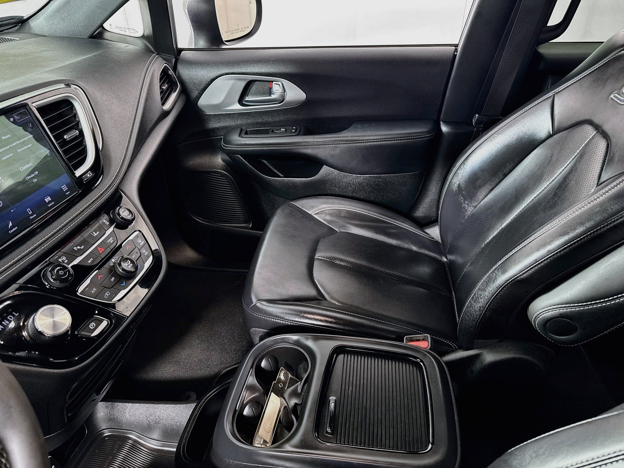Used 2023 Chrysler Pacifica Touring-L w/ S Appearance Package FWD image 23