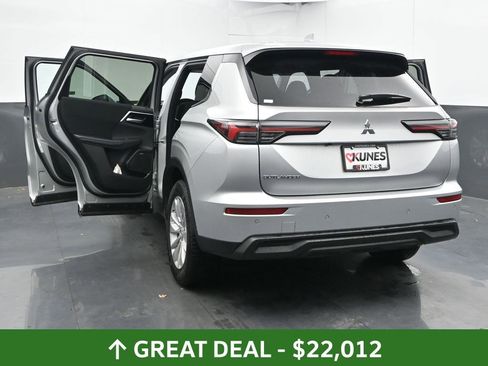 Used 2025 Mitsubishi Outlander ES image 58