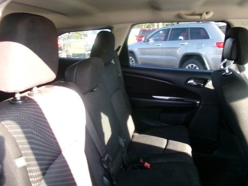 Used 2019 Dodge Journey SE image 20