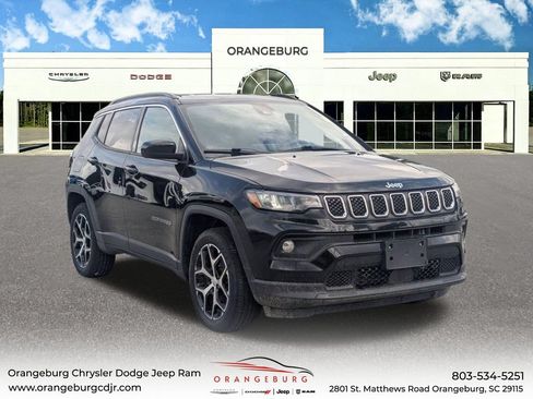 Used 2024 Jeep Compass Latitude AWD/4WD image 1