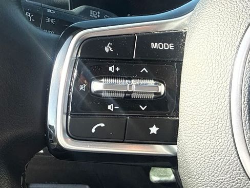 Used 2025 Kia Sorento S FWD image 14