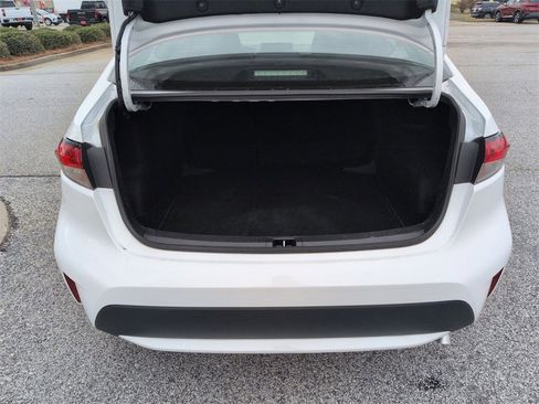 Used 2022 Toyota Corolla LE image 27