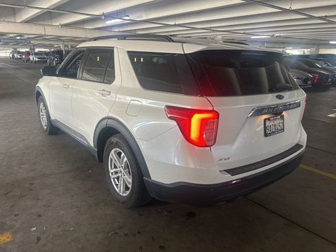 Used 2022 Ford Explorer XLT image 3