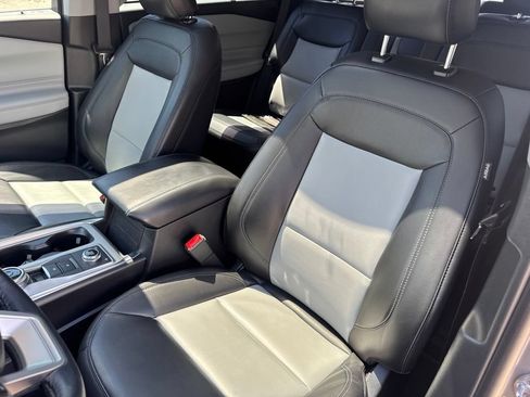Used 2022 Ford Explorer XLT w/ Equipment Group 202A AWD/4WD image 20