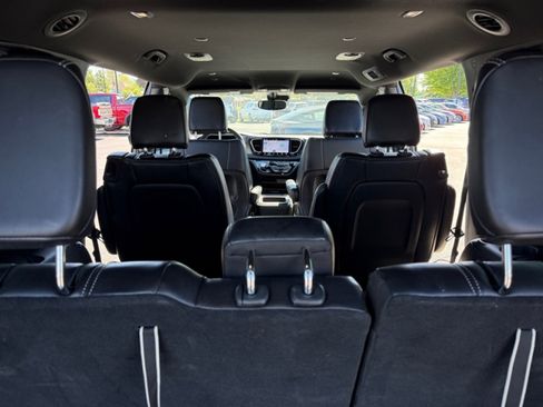 Used 2025 Chrysler Pacifica Select FWD image 33