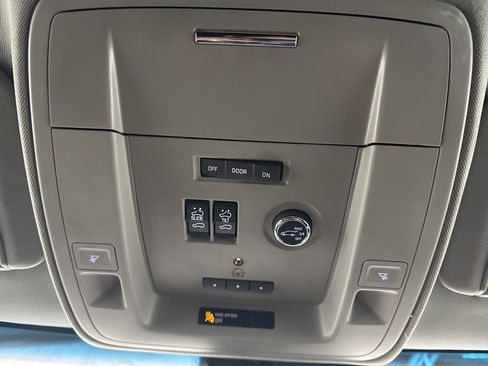 Used 2016 GMC Yukon XL Denali image 18