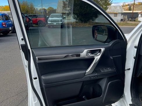 Used 2023 Lexus GX 460 Premium w/ Premium Package AWD/4WD image 12