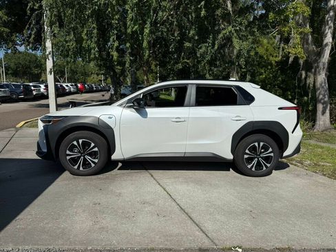 Used 2024 Subaru Solterra image 2