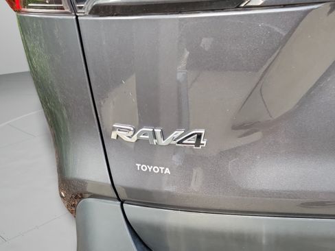Used 2021 Toyota RAV4 LE FWD image 24