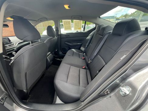 Used 2025 Nissan Altima 2.5 SV FWD image 24