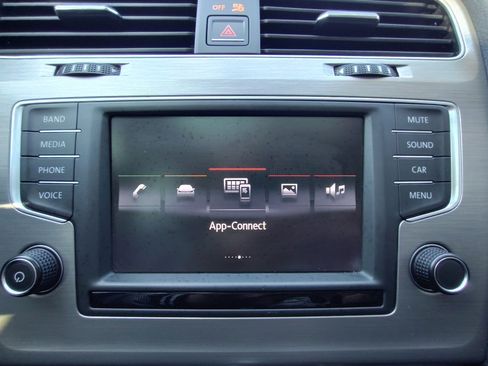 Used 2016 Volkswagen Golf SE image 30