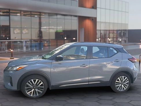 Used 2023 Nissan Kicks SR w/ SR Premium Package FWD image 2