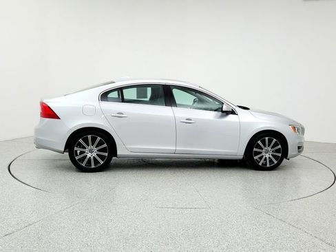 Used 2018 Volvo S60 T5 Inscription image 4